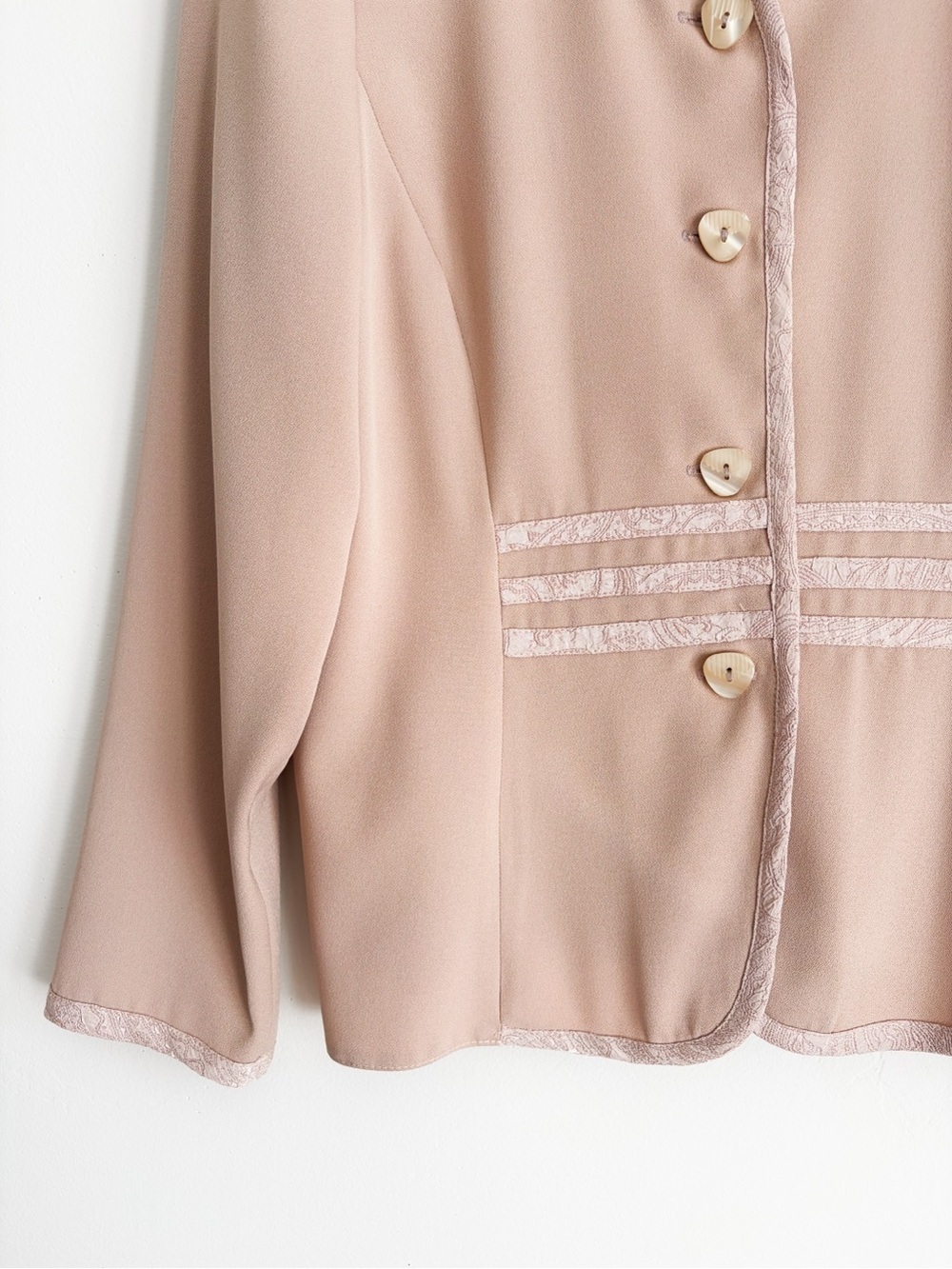 Handcrafted Vintage AGMIR Blush Pink Blazer - Size M, Made in Europe - Picture 4 of 10